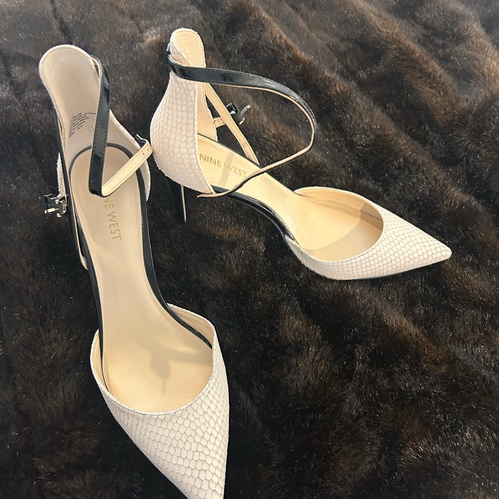 Nine West Black & Cream Pointed Toe Slingback Heels Size 8.5